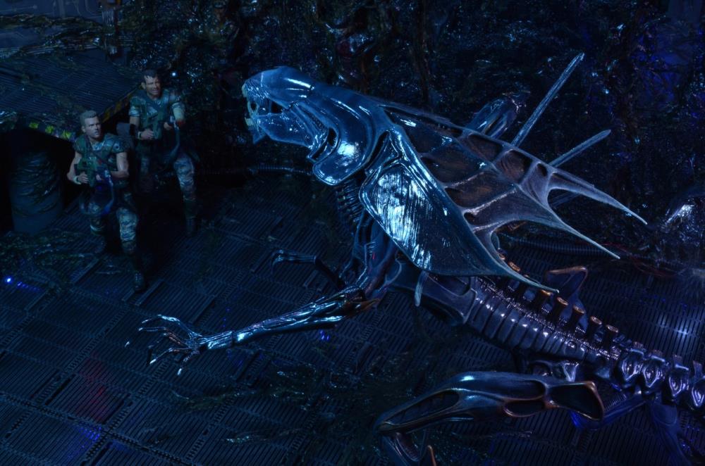 Figura NECA Alien Queen Xenomorph Aliens 1986 Deluxe -12