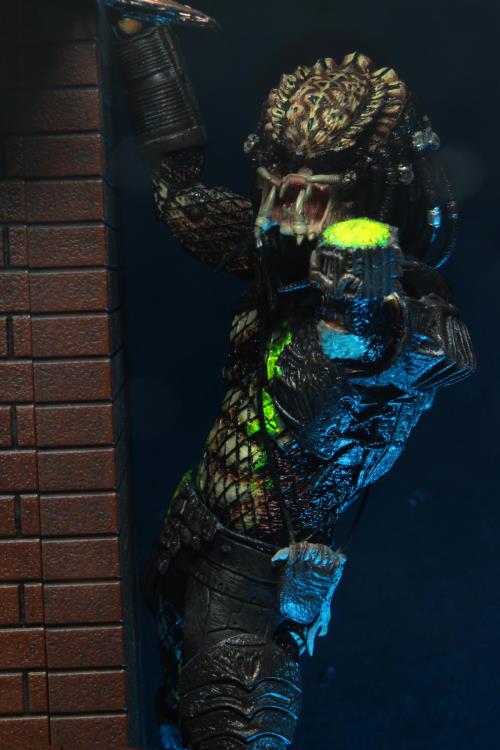 Mascarilla biologica de Figura NECA City Hunter Predator Battle Damaged