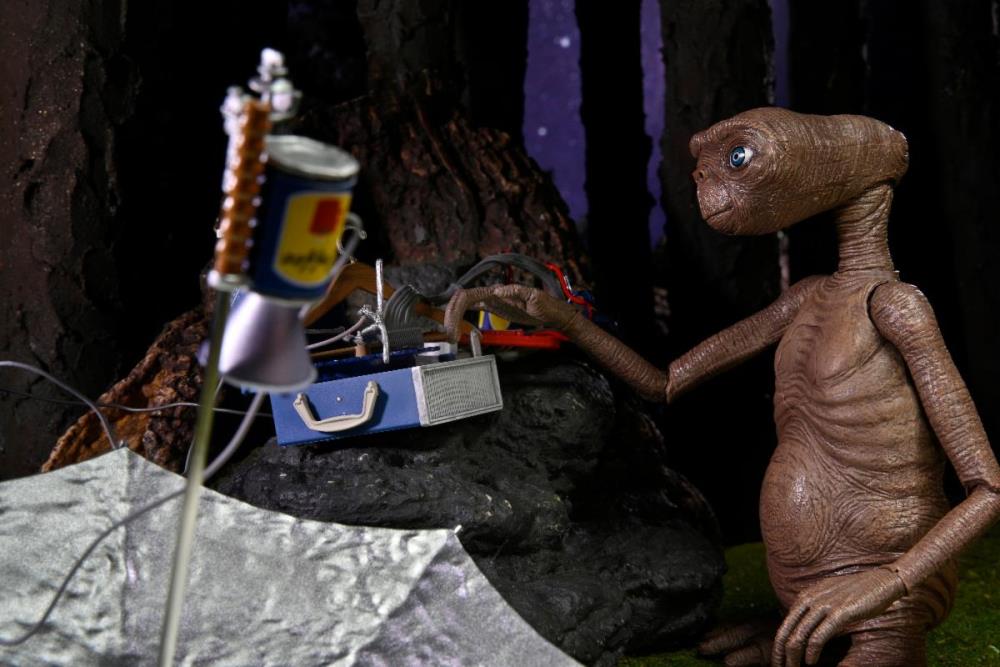 E.T. The Extra-Terrestrial 40th Anniversary Ultimate E.T. Deluxe Set NECA