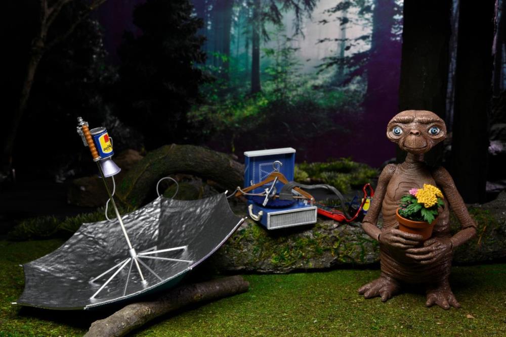 E.T. The Extra-Terrestrial 40th Anniversary Ultimate E.T. Deluxe Set NECA