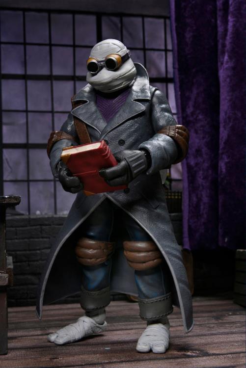 Universal Monsters x Teenage Mutant Ninja Turtles Ultimate Donatello as The Invisible Man
