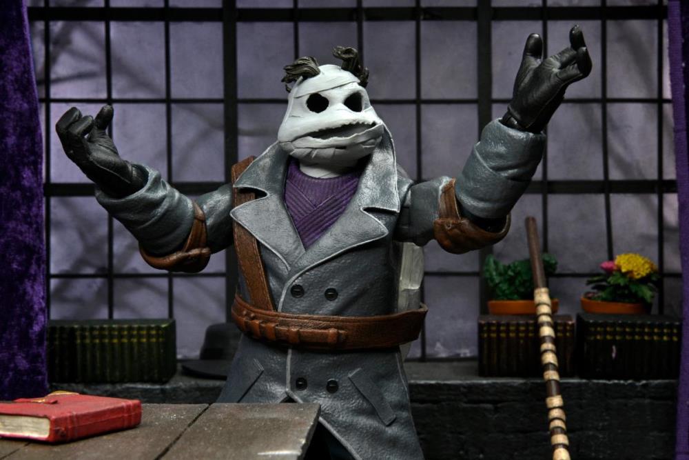 Universal Monsters x Teenage Mutant Ninja Turtles Ultimate Donatello as The Invisible Man