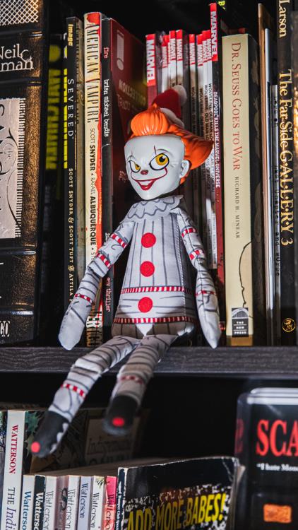 IT (2017) Holiday Horribles Roto-Phunny Pennywise Plush