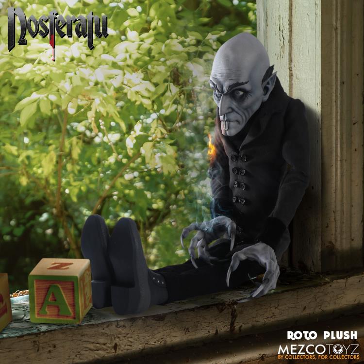 Sentado en balcón Peluche Nosferatu Conde Orlok Mezco