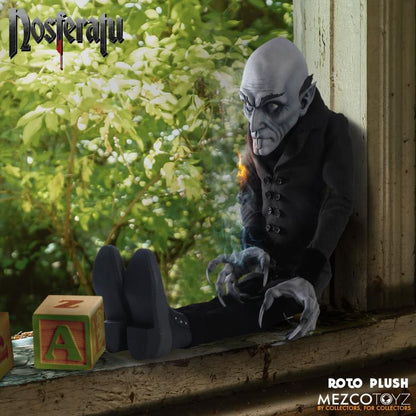 Sentado en balcón Peluche Nosferatu Conde Orlok Mezco