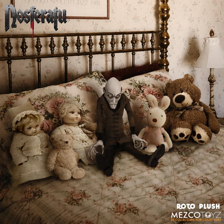Postura de reposo en cama Peluche Nosferatu Conde Orlok Mezco