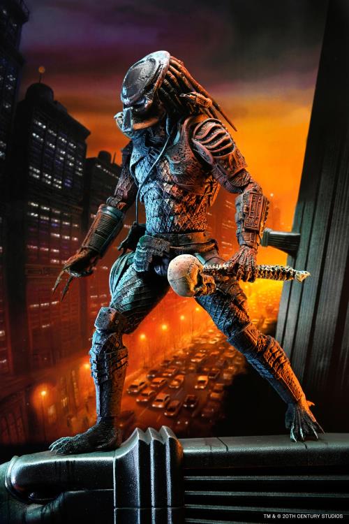 Mascara y cráneo en mano con dagas Figura Predator 2 City Hunter NECA Poster Series