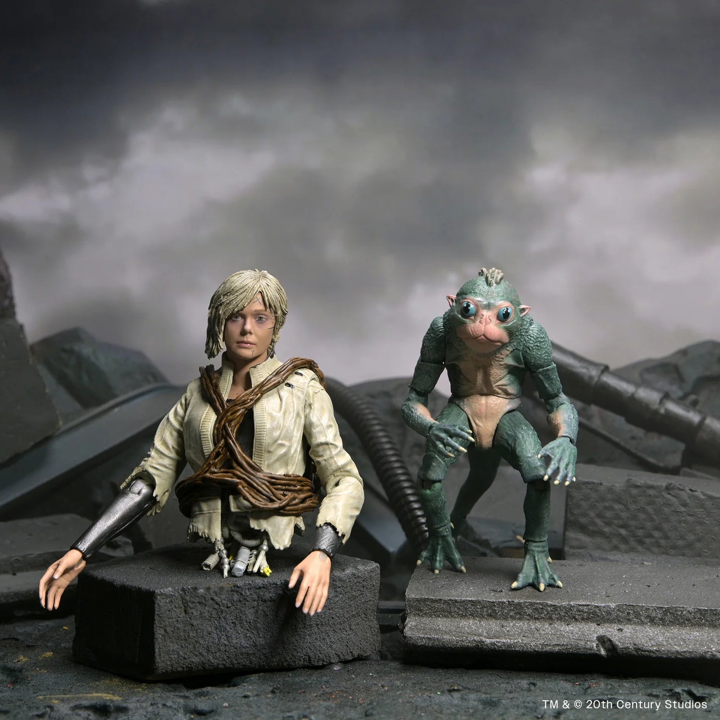Predator: Badlands - Ultimate Thia & Bud 7" Scale Action Figures