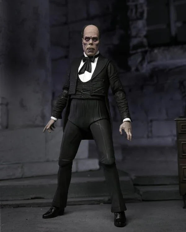 vista frontal con traje de Figura NECA Phantom of the Opera