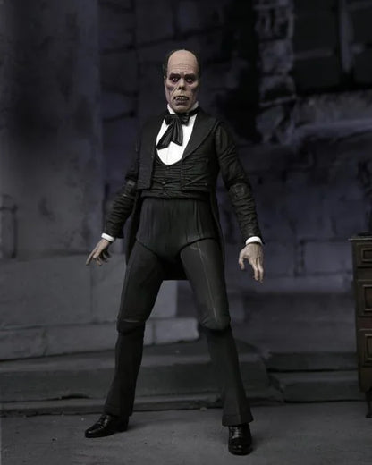 vista frontal con traje de Figura NECA Phantom of the Opera