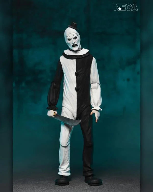 Detalle figura NECA Ultimate Art the Clown 7 pulgadas con accesorios de terror