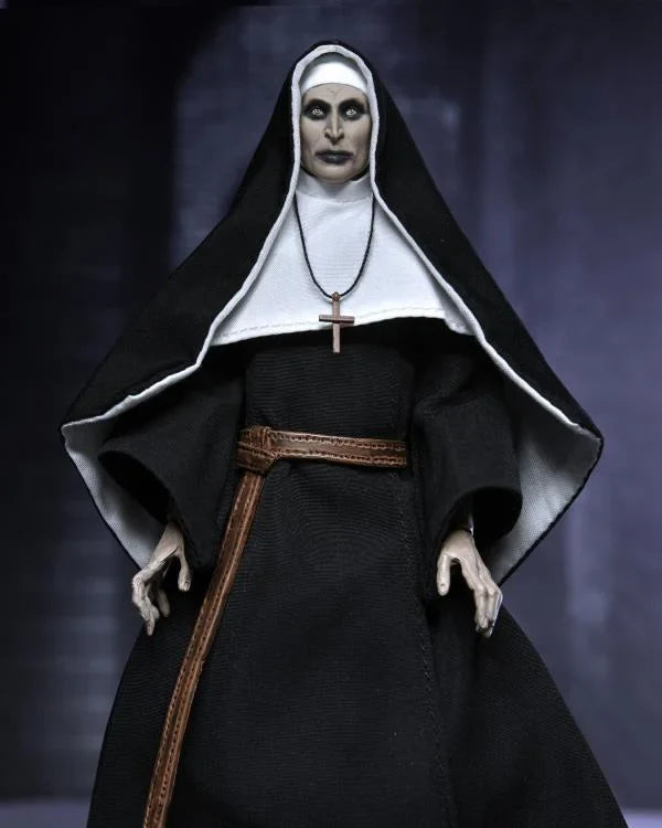 Vista del rostro serio de Figura NECA Ultimate Valak La Monja