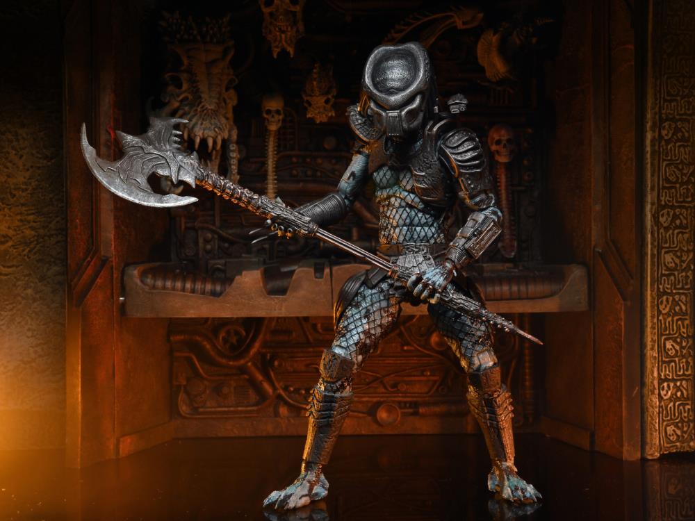 Vista frontal con hacha de Figura NECA Ultimate Warrior Predator