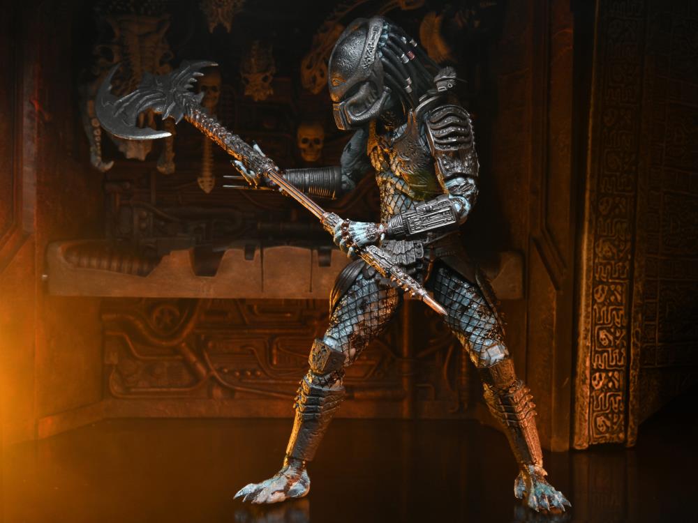 Vista lateral con hacha de Figura NECA Ultimate Warrior Predator