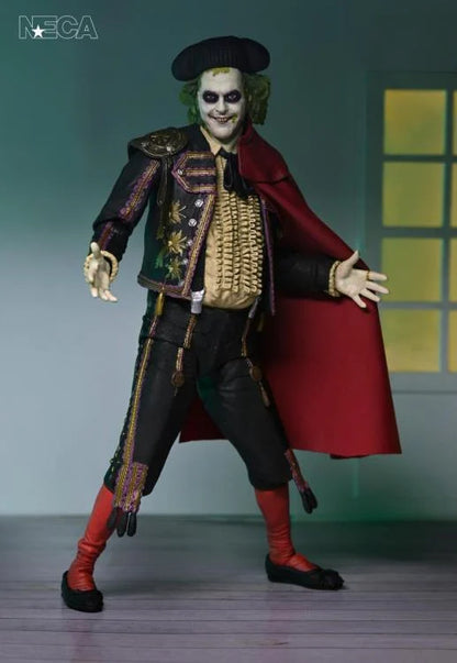 Beetlejuice Matador de cuerpo completo mostrando el detalle del bordado en los hombros y pantalones.