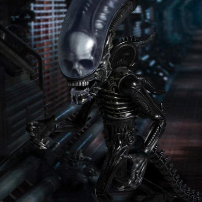 Alien Mezco Designer Series Deluxe Alien Set