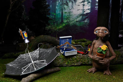 E.T. The Extra-Terrestrial 40th Anniversary Ultimate E.T. Deluxe Set NECA