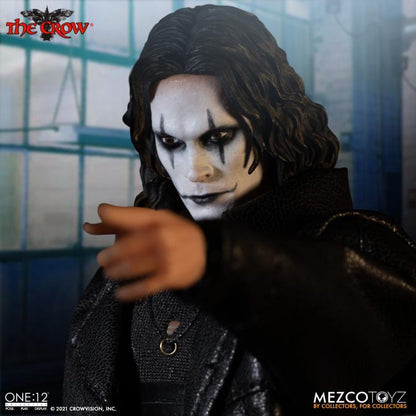 El cuervo ha vuelto en una figura Mezco