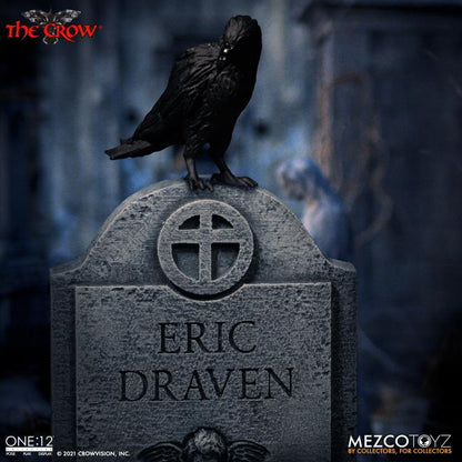Lápida Eric Draven con cuervo de pie Mezco Toyz