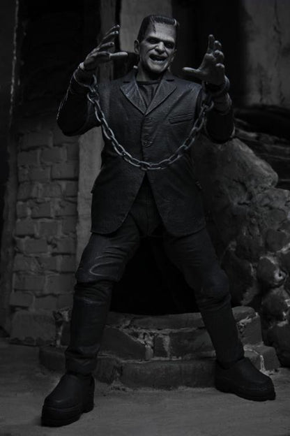 Universal Monsters Ultimate Frankenstein's Monster (Black & White) Figura Neca
