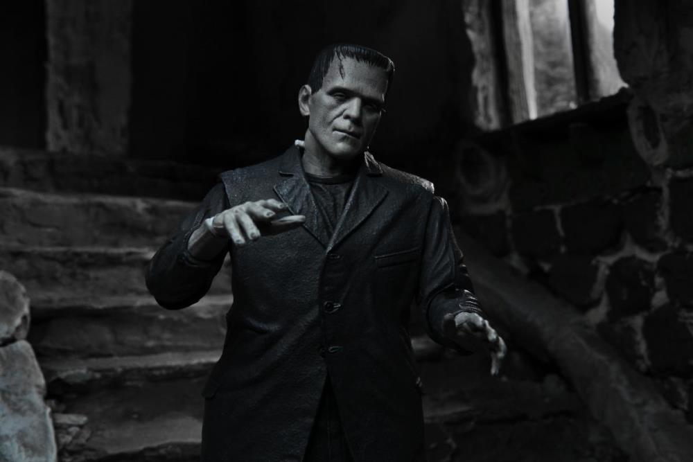 Universal Monsters Ultimate Frankenstein's Monster (Black & White) Figura Neca