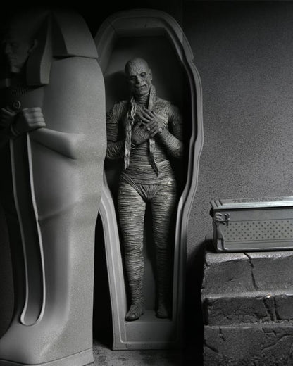 Universal Monsters Ultimate Mummy (Black & White) Figura Neca