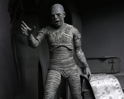 Universal Monsters Ultimate Mummy (Black & White) Figura Neca
