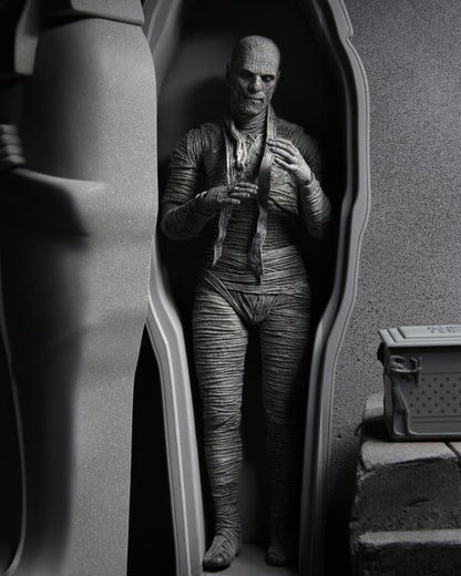 Universal Monsters Ultimate Mummy (Black & White) Figura Neca