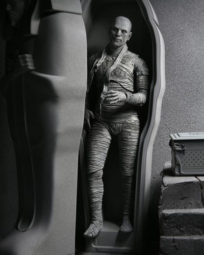 Universal Monsters Ultimate Mummy (Black & White) Figura Neca