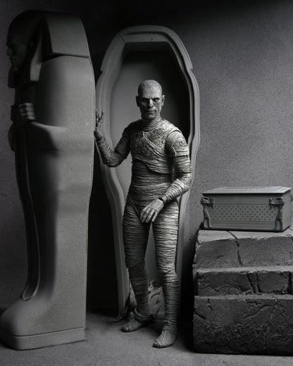 Universal Monsters Ultimate Mummy (Black & White) Figura Neca