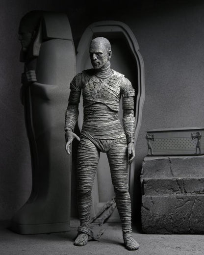Universal Monsters Ultimate Mummy (Black & White) Figura Neca